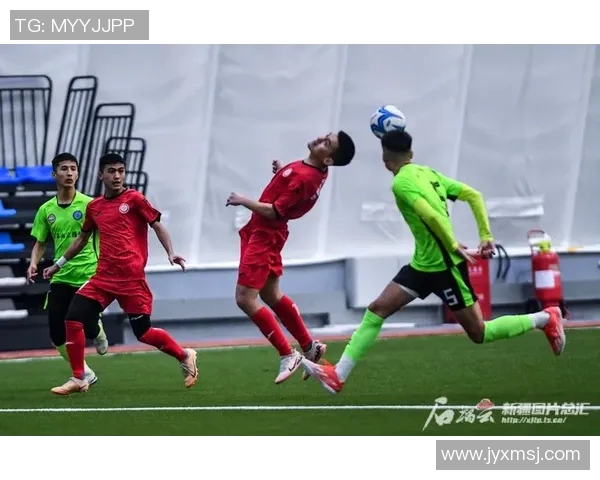 爱在绿茵场上绽放足球明星与球迷之间的深情故事